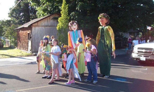 Molly Piper, Acorn, parade scene, une2010_066