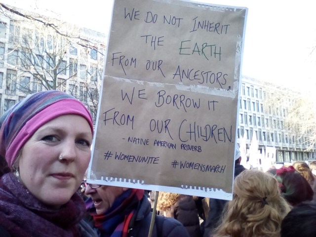 r-lisa-and-sign-london-1-21-17