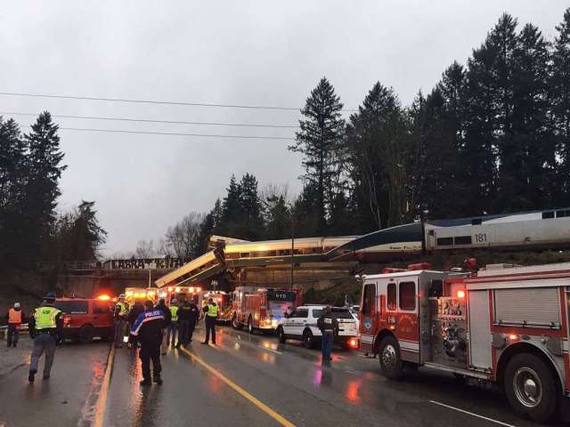 Amtrak derailment, WSP, general scene, 12. 18. 17
